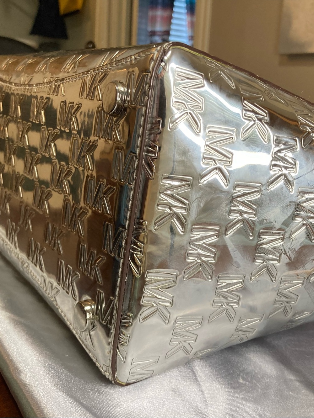 Michael Kors Voyager Large Silver Patent Logo Debossed East - West Tote Bag NWOT - Picture 8 of 16
